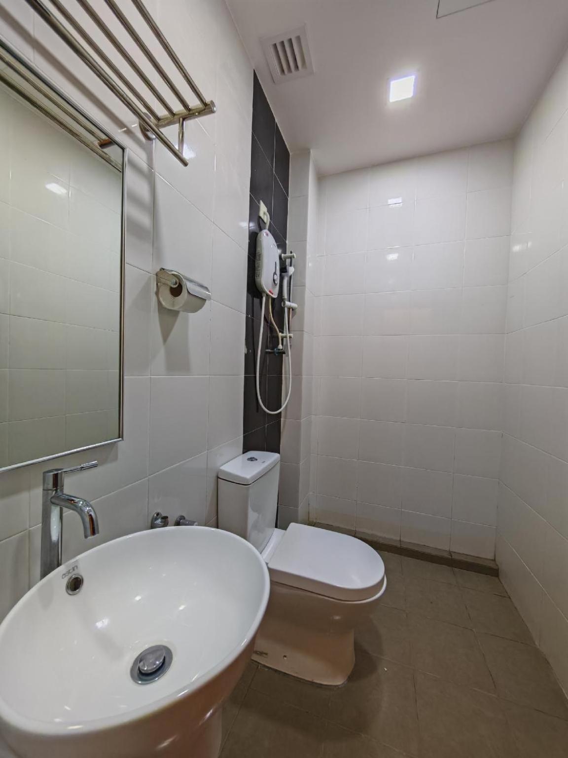 Citrine Hotel Seri Iskandar Esterno foto