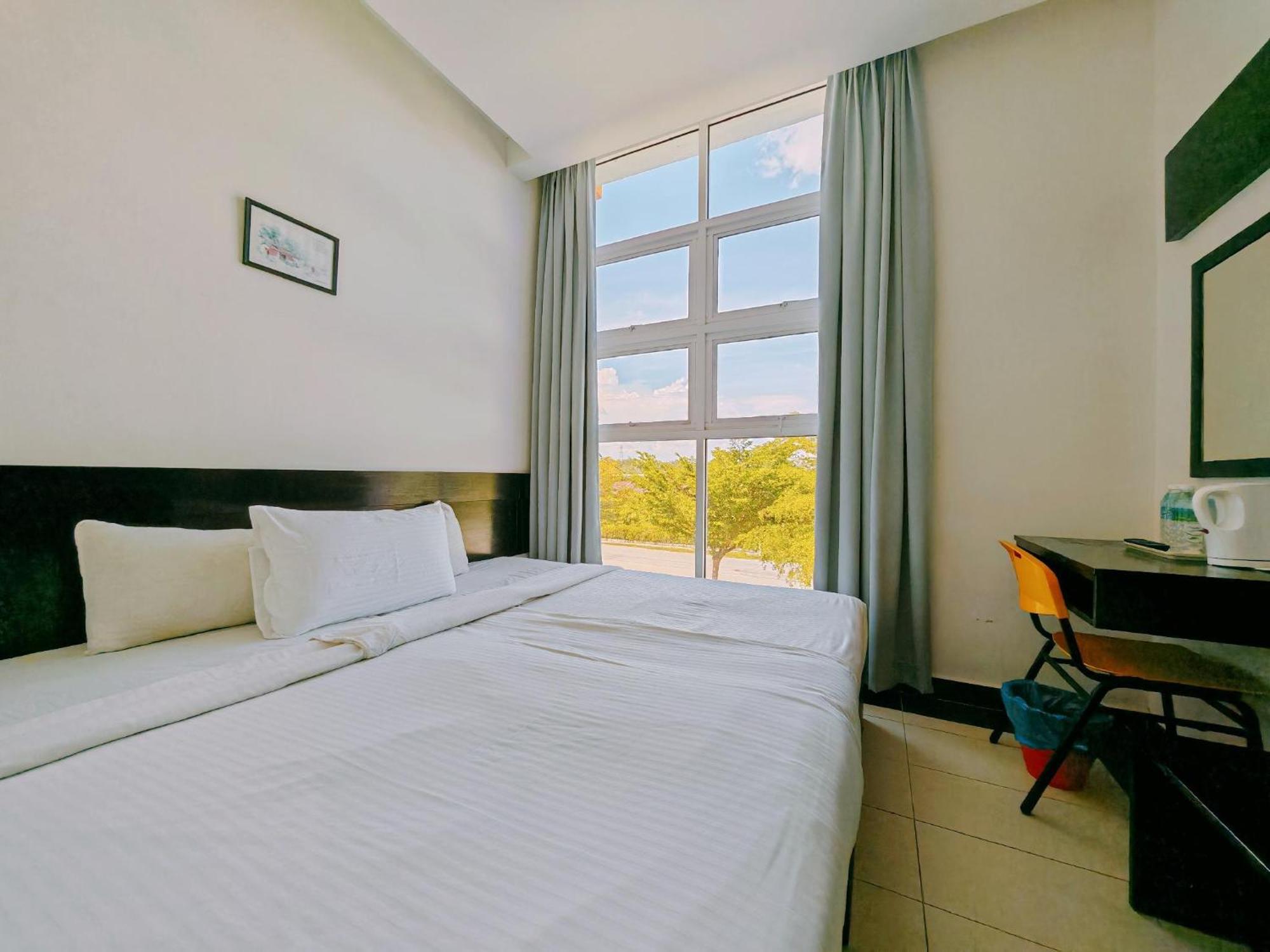 Citrine Hotel Seri Iskandar Esterno foto