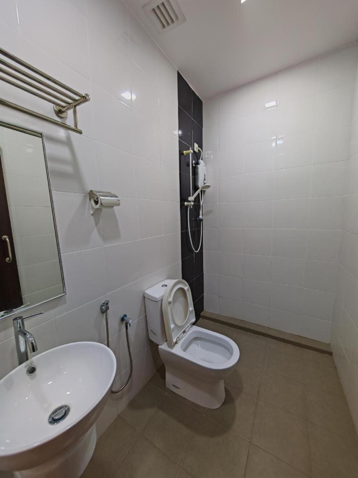 Citrine Hotel Seri Iskandar Esterno foto