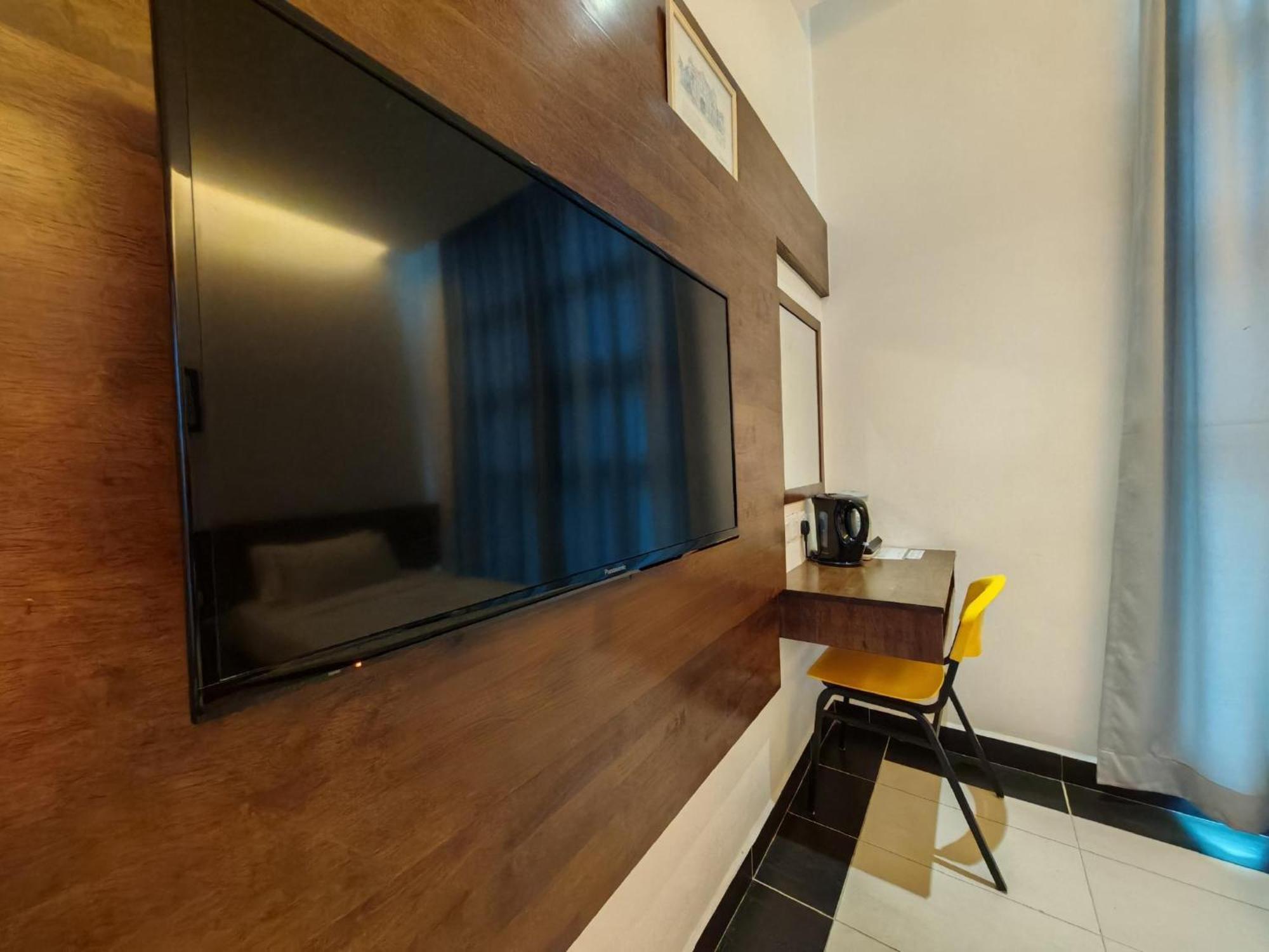 Citrine Hotel Seri Iskandar Esterno foto