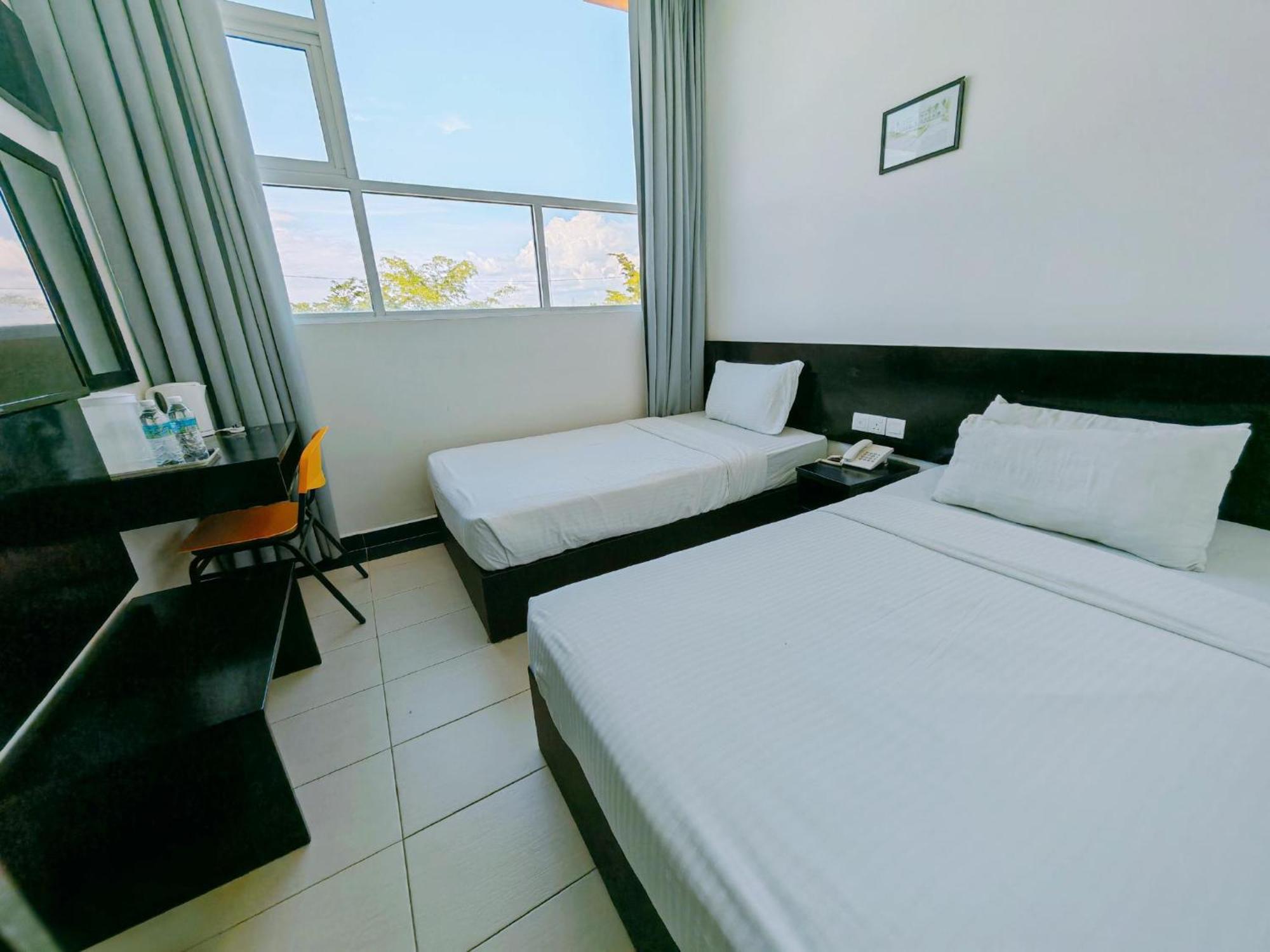 Citrine Hotel Seri Iskandar Esterno foto