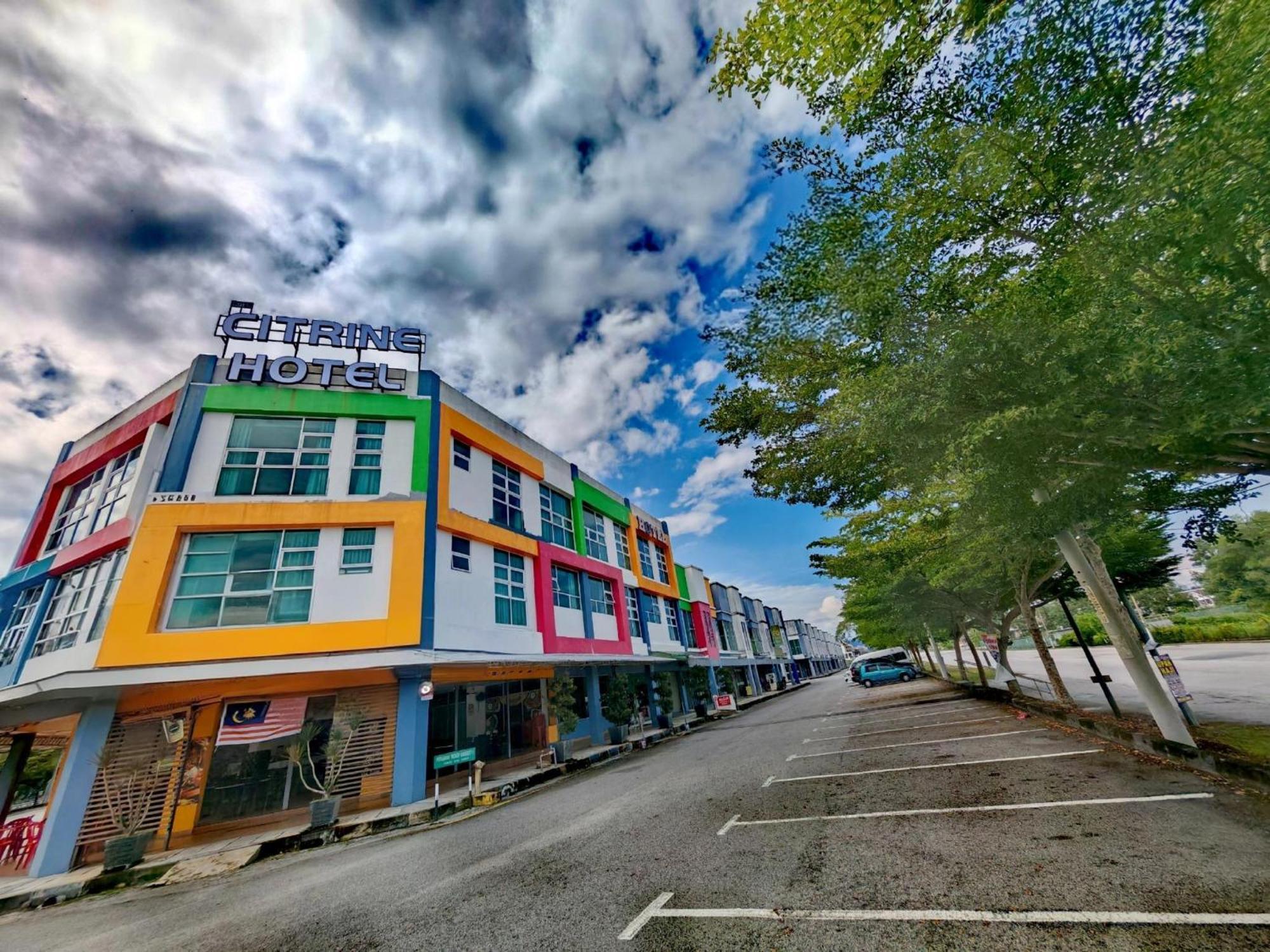 Citrine Hotel Seri Iskandar Esterno foto