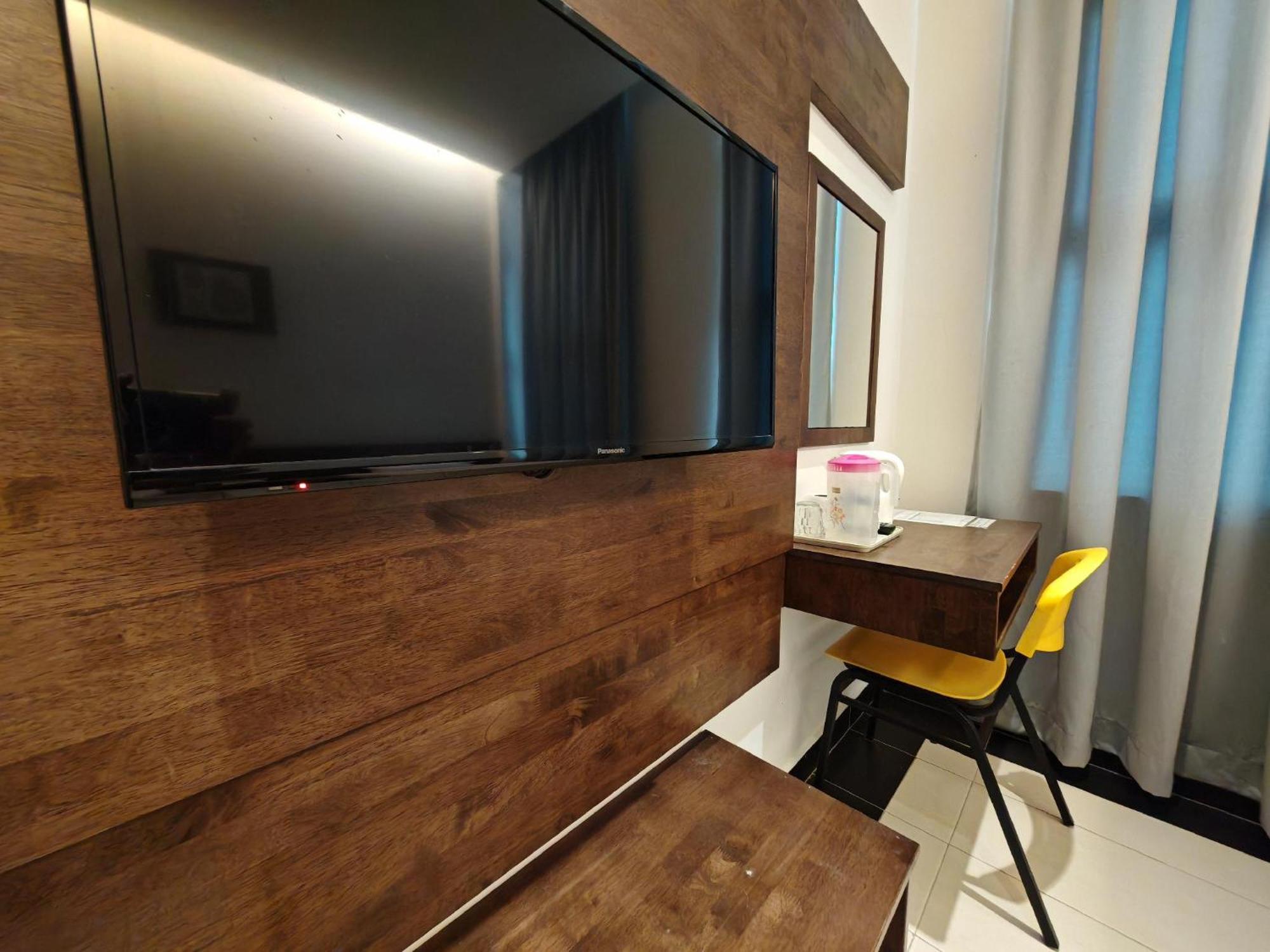 Citrine Hotel Seri Iskandar Esterno foto
